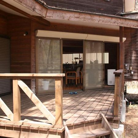 北軽井沢の貸別荘一棟貸し切り-庭とウッドデッキつき Azumaiokozan المظهر الخارجي الصورة