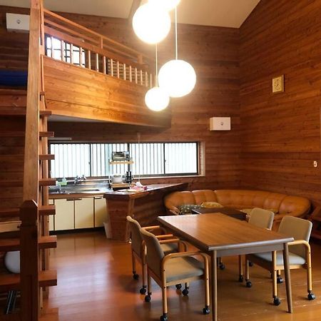 北軽井沢の貸別荘一棟貸し切り-庭とウッドデッキつき Azumaiokozan المظهر الخارجي الصورة
