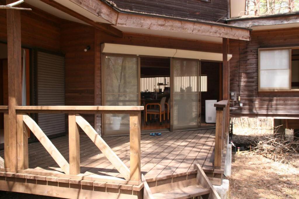 北軽井沢の貸別荘一棟貸し切り-庭とウッドデッキつき Azumaiokozan المظهر الخارجي الصورة
