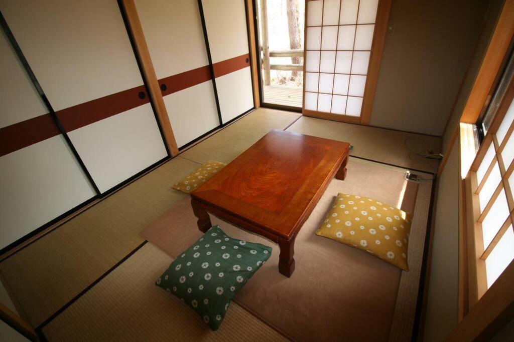 北軽井沢の貸別荘一棟貸し切り-庭とウッドデッキつき Azumaiokozan المظهر الخارجي الصورة