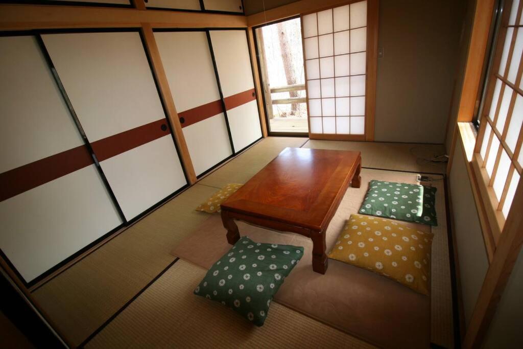 北軽井沢の貸別荘一棟貸し切り-庭とウッドデッキつき Azumaiokozan المظهر الخارجي الصورة